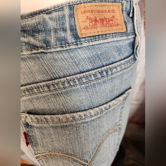 Levi's Women's Denim Blue Jeans Size 5 - Picture 1 of 5